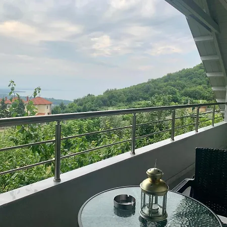 Coastal Vista Retreat *