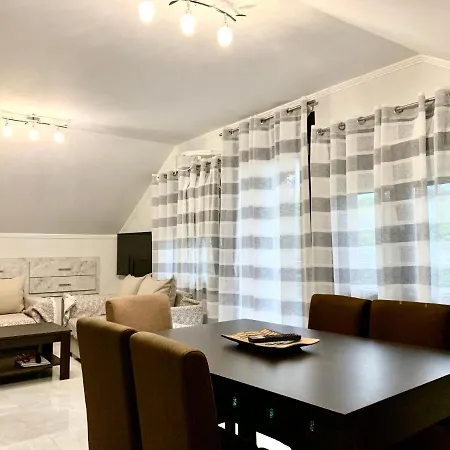 דירה Coastal Vista Retreat