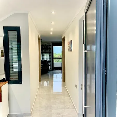 Coastal Vista Retreat דירה *