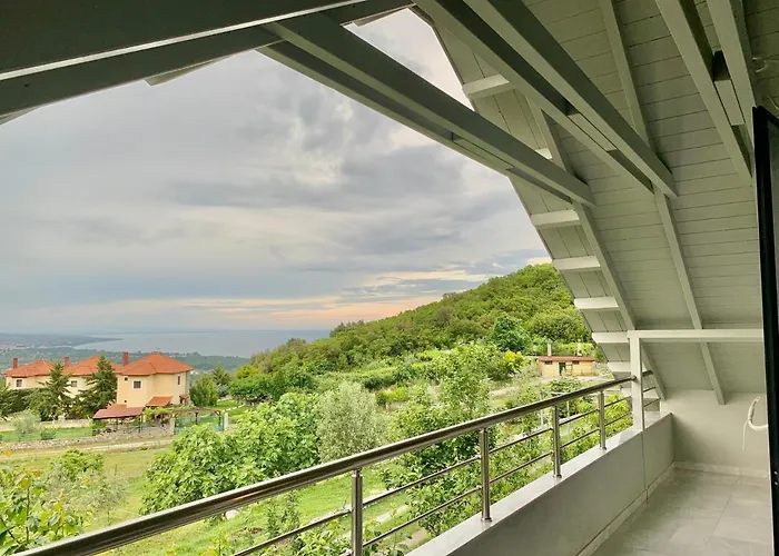 Daire Coastal Vista Retreat *